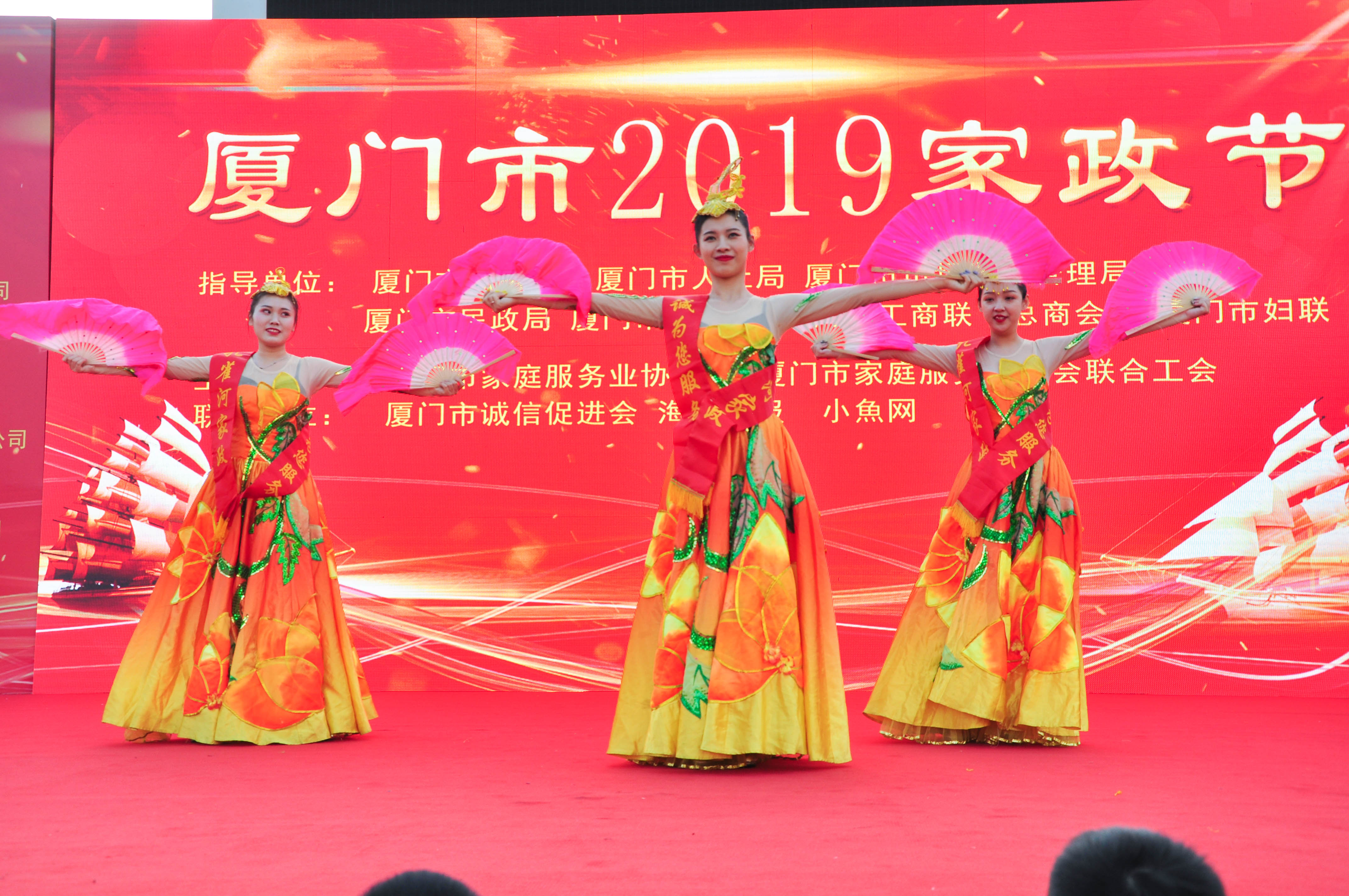 �g��Ц�Z��һ����ʮ�˰���ˇ�R�ψ�������ȸ�������B�T�е����ü�����(ji��)